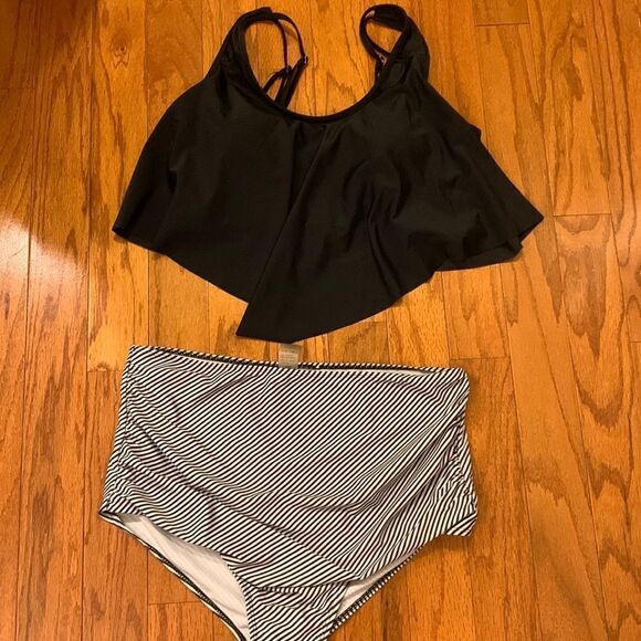 Size XXL black ruffle bikini top & high waist bottom with side ruching - Picture 2 of 10